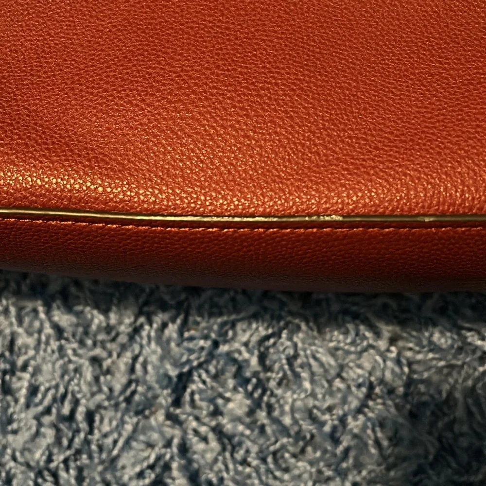 Guess Handbag - Picture 2 of 4